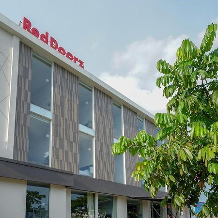 Reddoorz Plus Near Solo Baru Exterior photo