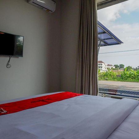 Reddoorz Plus Near Solo Baru Exterior photo
