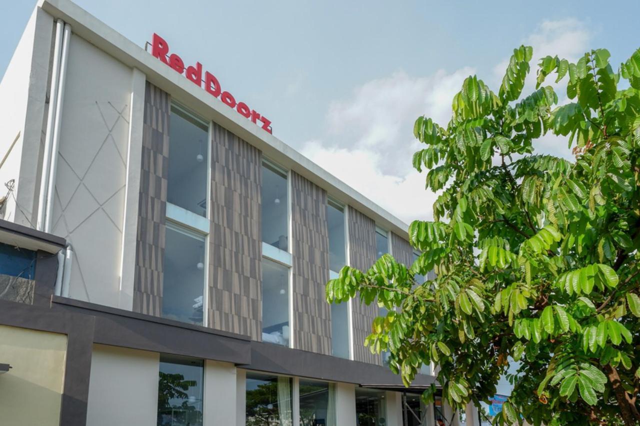 Reddoorz Plus Near Solo Baru Exterior photo