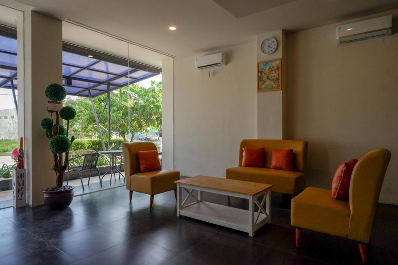 Reddoorz Plus Near Solo Baru Exterior photo
