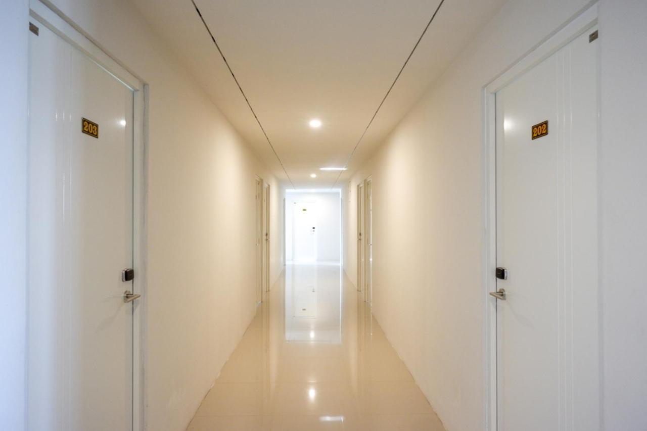 Reddoorz Plus Near Solo Baru Exterior photo