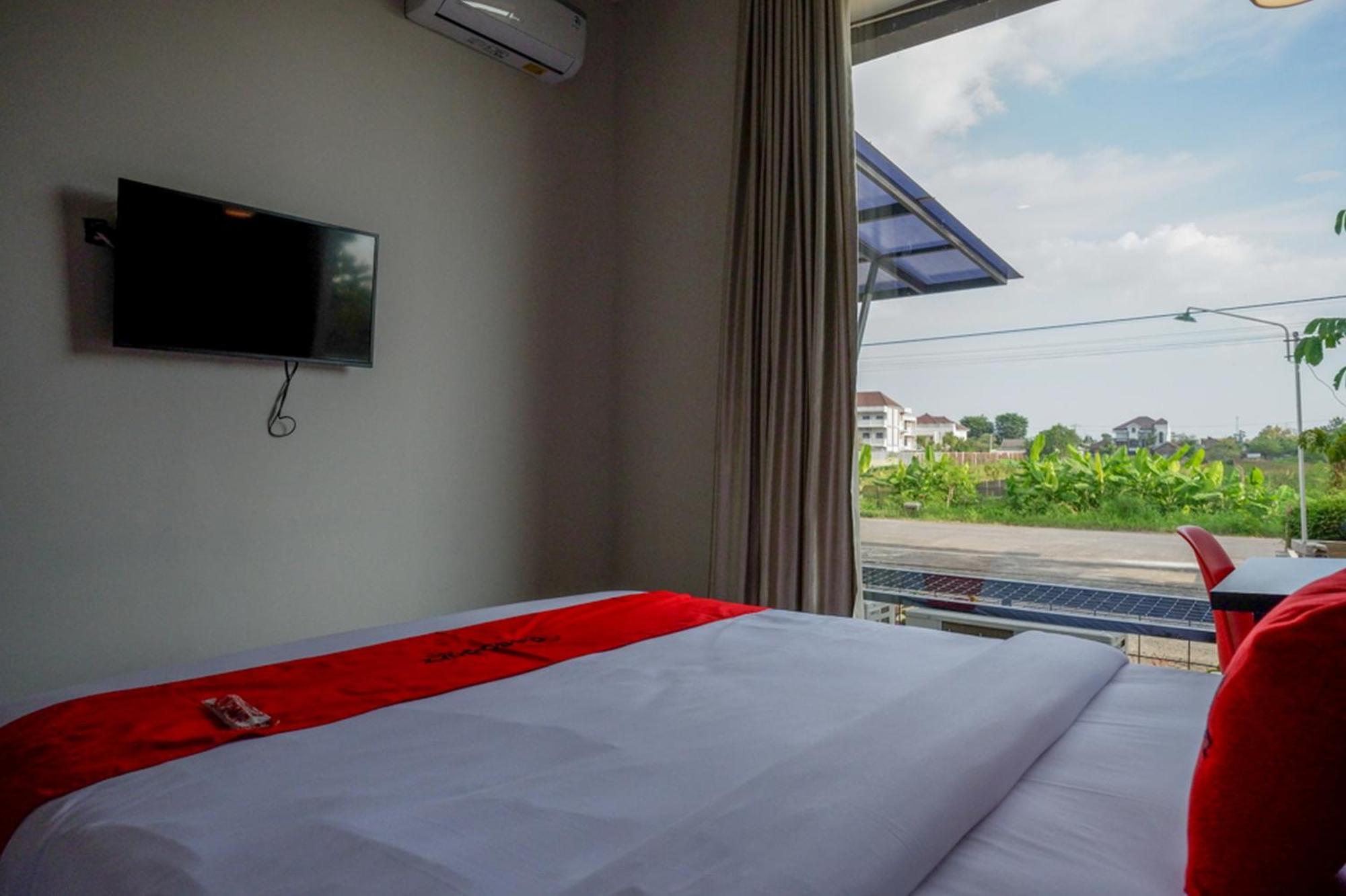 Reddoorz Plus Near Solo Baru Exterior photo