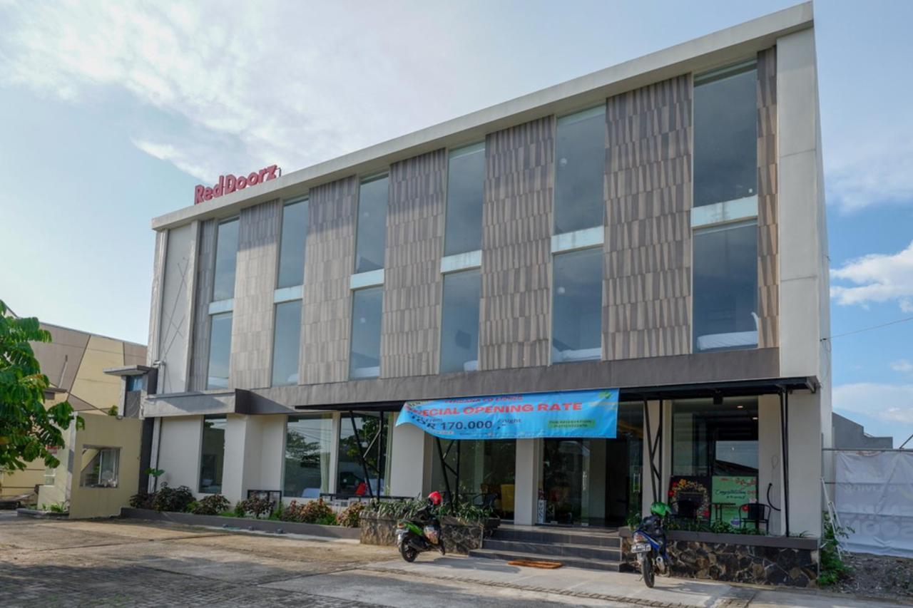 Reddoorz Plus Near Solo Baru Exterior photo