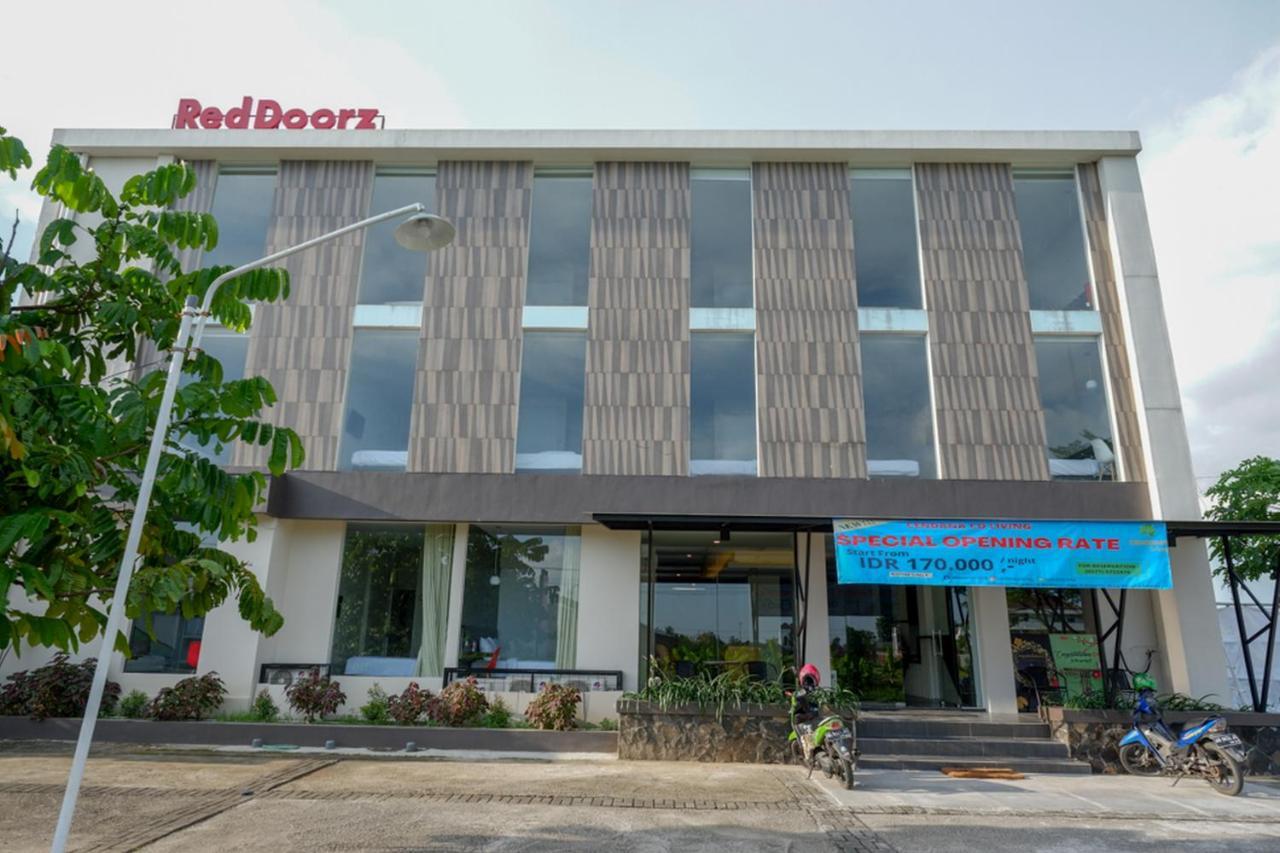 Reddoorz Plus Near Solo Baru Exterior photo