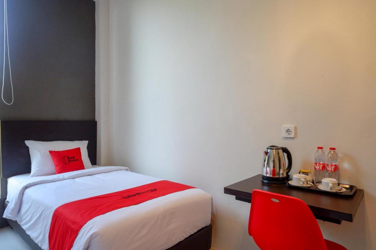 Reddoorz Plus Near Solo Baru Exterior photo