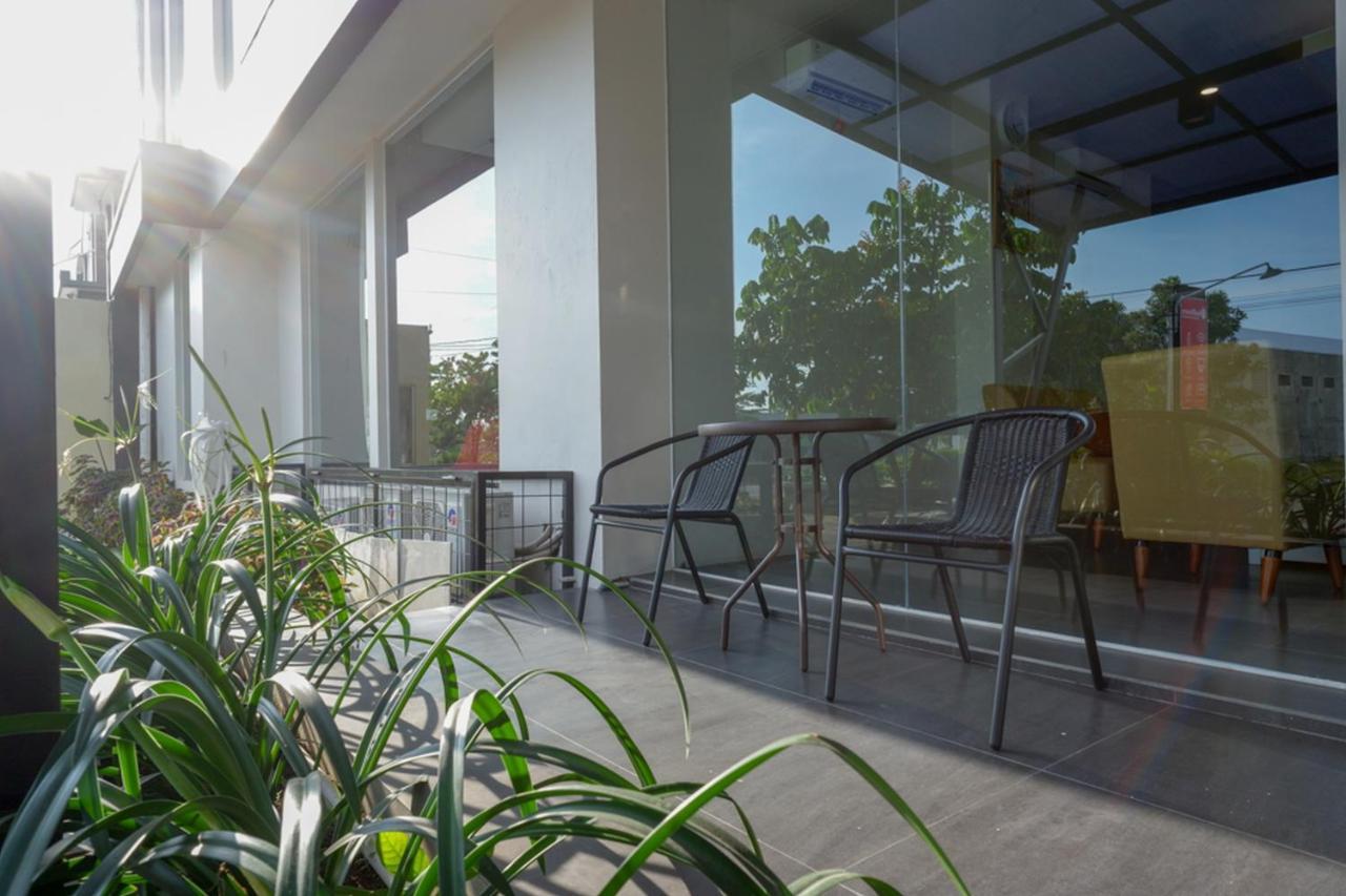 Reddoorz Plus Near Solo Baru Exterior photo