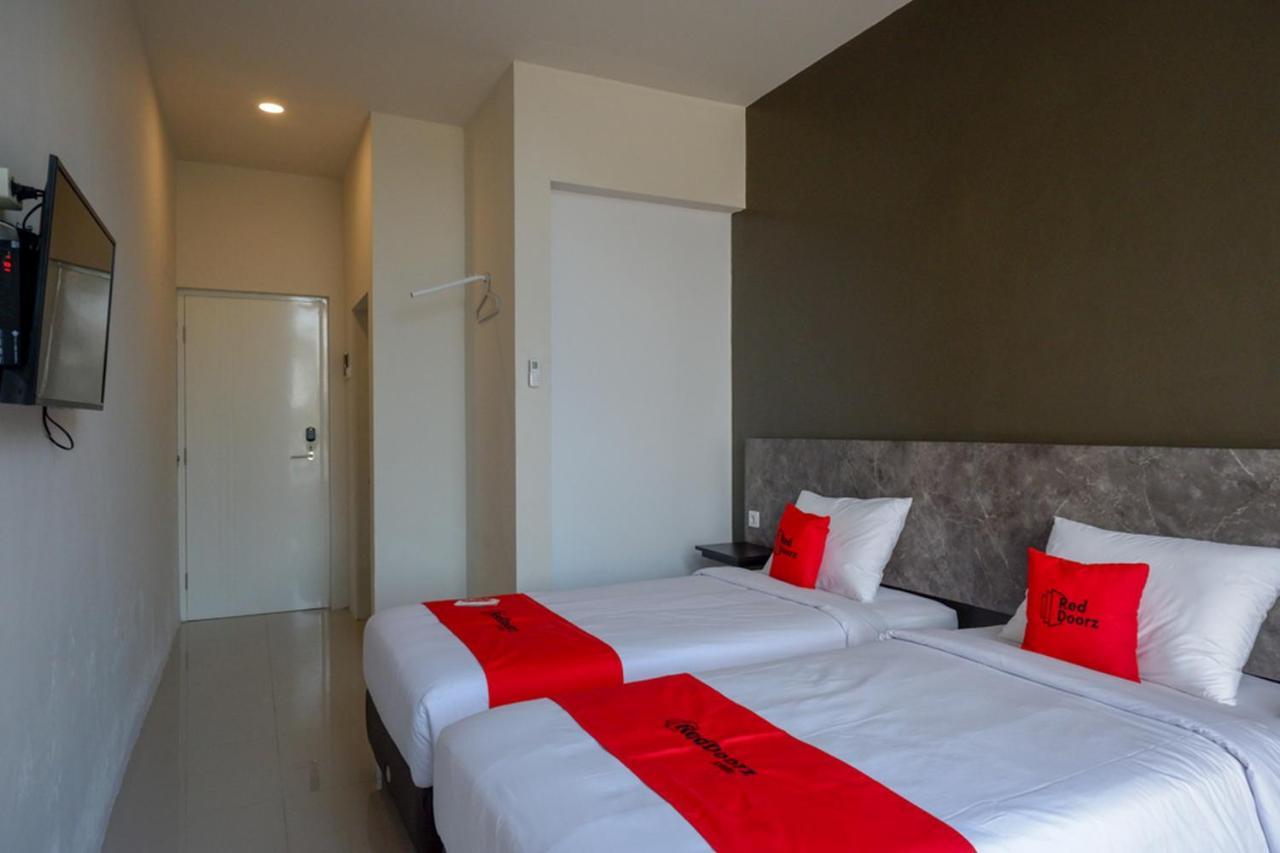 Reddoorz Plus Near Solo Baru Exterior photo
