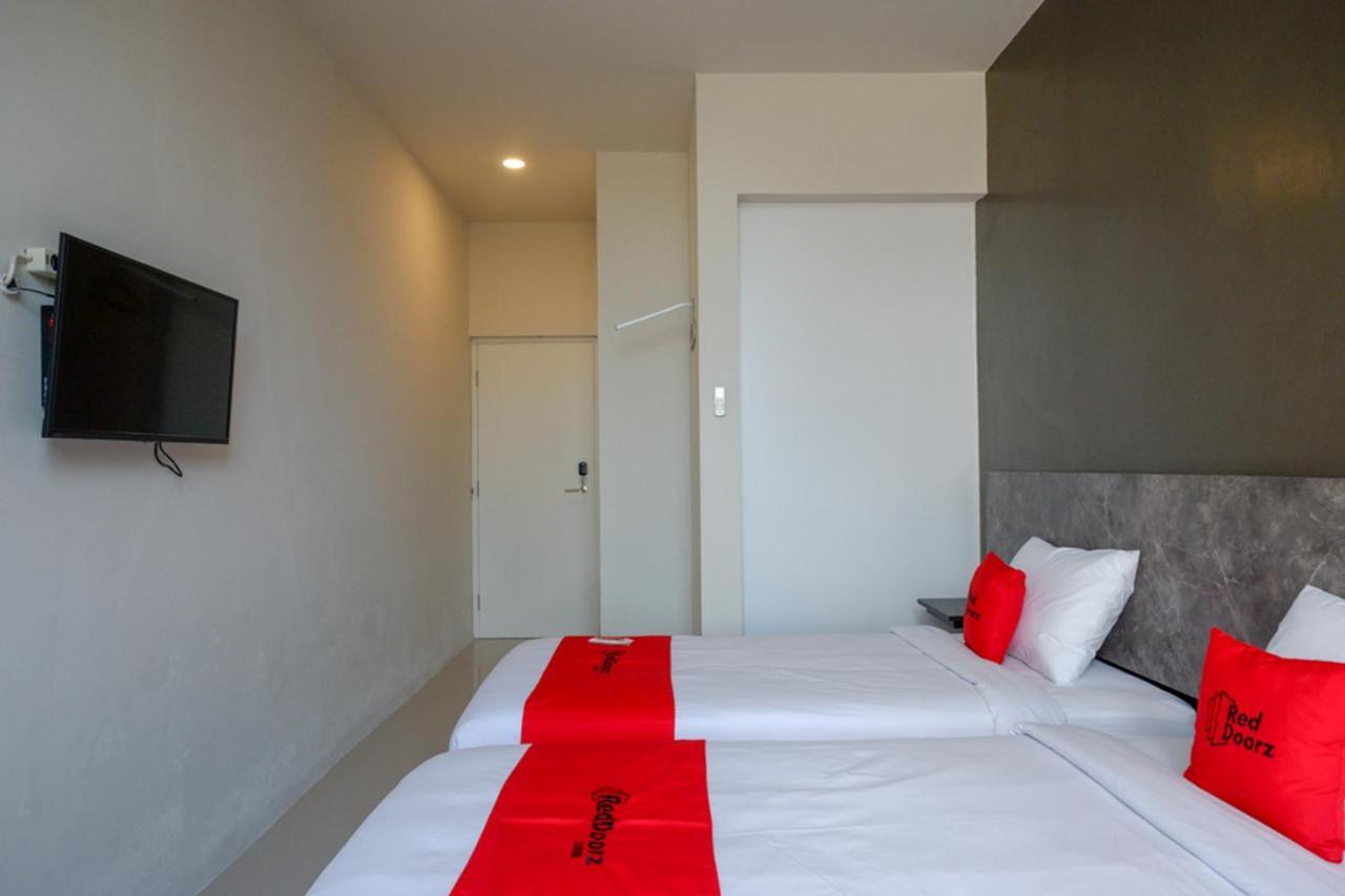 Reddoorz Plus Near Solo Baru Exterior photo