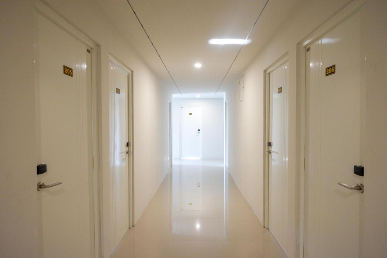 Reddoorz Plus Near Solo Baru Exterior photo