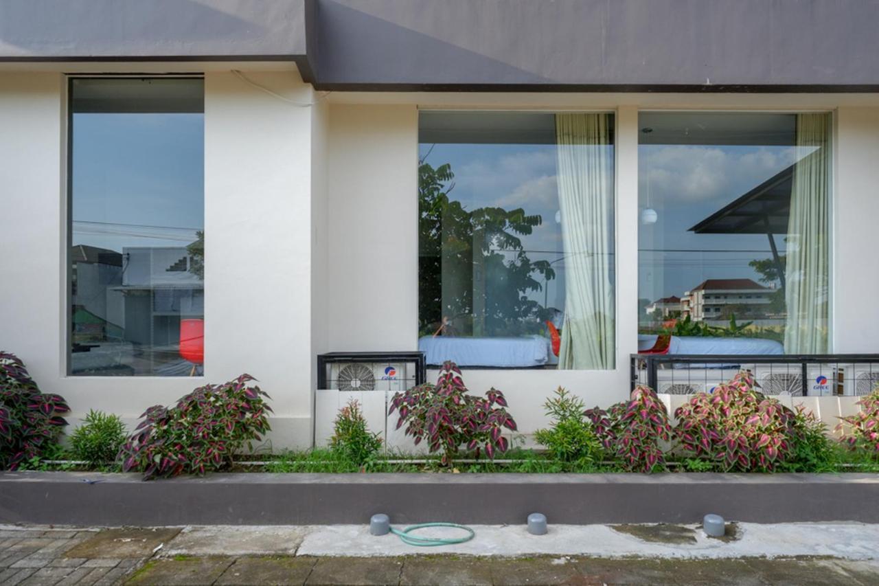 Reddoorz Plus Near Solo Baru Exterior photo