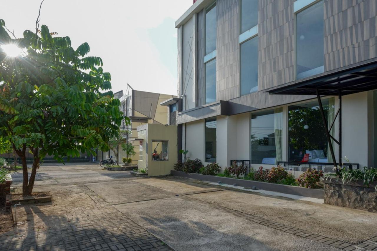 Reddoorz Plus Near Solo Baru Exterior photo